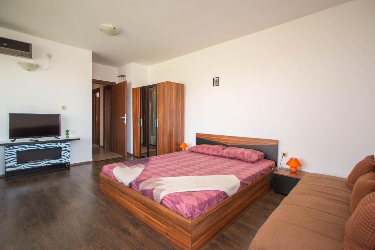 Hotel Czech Rhapsody Nesebar Exterior photo
